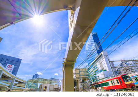 日本の横浜都市景観 横浜駅やJR横浜タワー、京浜急行の電車などを望む 日本の横浜都市景観 横浜駅やJR横浜タワー、京浜急行の電車などを望む 131240063