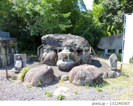 秩父札所二十二番　童子堂　地蔵塚 131240307