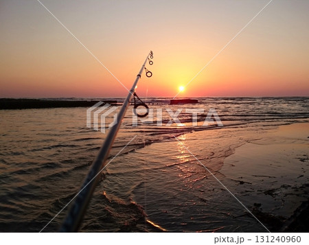 夕日を眺めながらの釣り 131240960