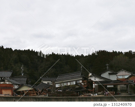 能登半島地震で倒壊した家屋 131240970