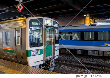 【山形駅】折り返し出発を待つ山形線の普通列車 131246990