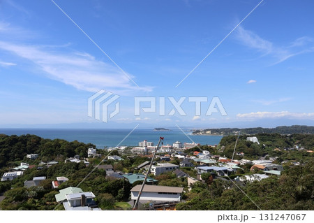 披露山公園より披露山庭園住宅、江の島、富士山を望む 131247067