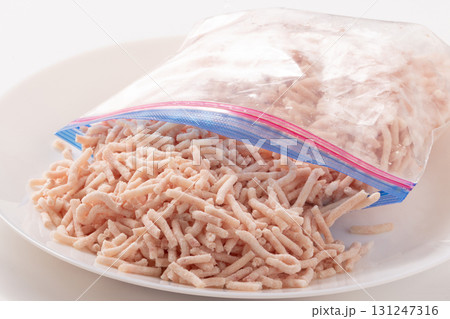 ［岩手県産］若鶏　もも　挽き肉　（冷凍） 131247316