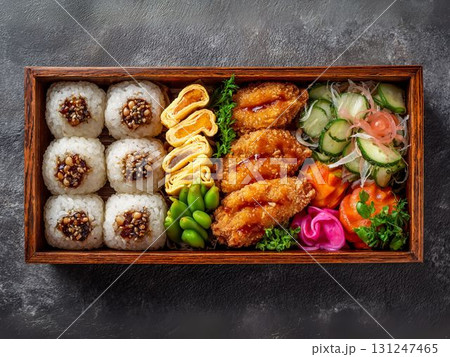 彩り豊かな和風弁当 131247465