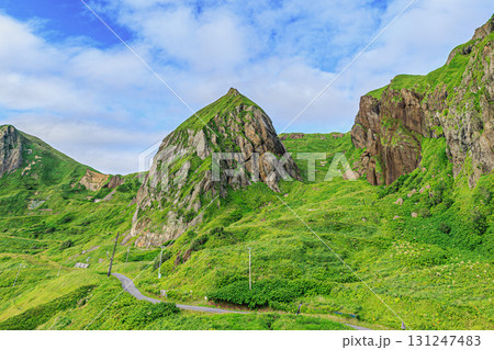 自然が創り出した礼文島の奇岩・桃岩の風景 自然が創り出した礼文島の奇岩・桃岩の風景 131247483