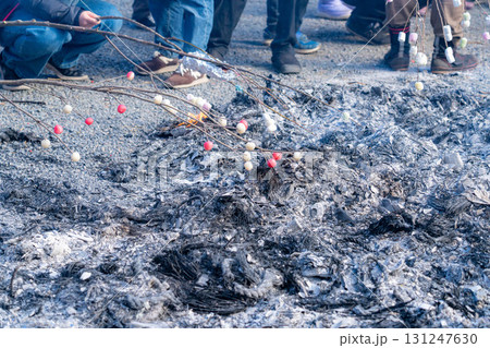 【冬素材】小正月の年中行事・どんど焼き【長野県】 【冬素材】小正月の年中行事・どんど焼き【長野県】 131247630