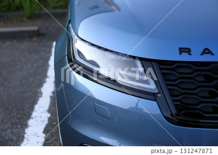 車のヘッドライト 車のヘッドライト 131247871