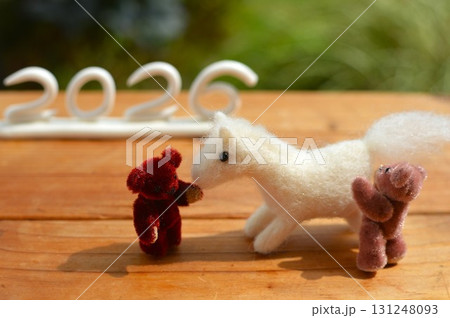 羊毛フェルトの馬とテディベア 131248093