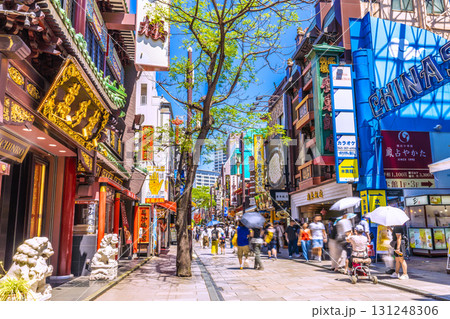 日本の横浜都市景観 横浜中華街・中華街大通りなどを望む 131248306