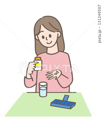 サプリメントを飲む人 131249507