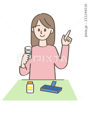 サプリメントを飲む人 131249510