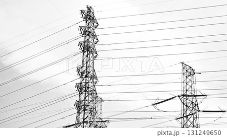 送電鉄塔　高圧線　高圧鉄塔 131249650