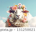 青空と花をまとった白い羊のアップ 131250021