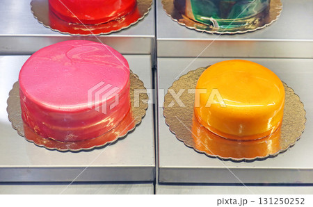 Glazed cakes on gold plates 131250252