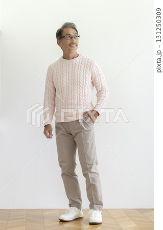 笑顔の60代の男性 131250309