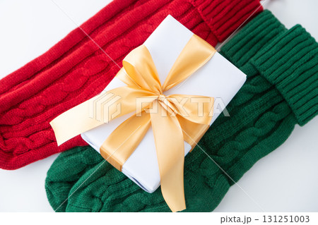 クリスマスプレゼントと靴下 131251003