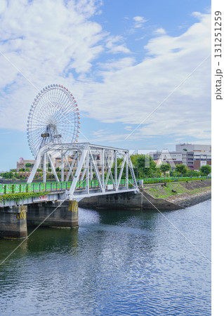 【神奈川県横浜市】汽車道・みなとみらいの風景 131251259