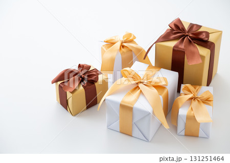 たくさんのプレゼント 131251464