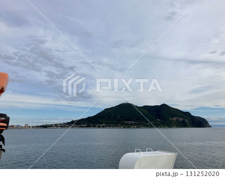 津軽海峡フェリーから見た函館山 津軽海峡フェリーから見た函館山 131252020