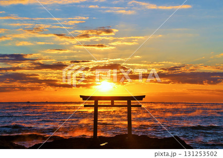 茨城県　大洗磯前神社からの初日の出 131253502