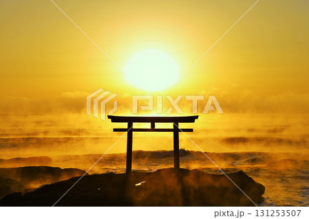 茨城県 大洗磯前神社からの初日の出 茨城県 大洗磯前神社からの初日の出 131253507