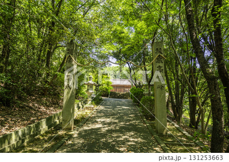 加茂八幡神社　注連柱　岡山県浅口市 131253663