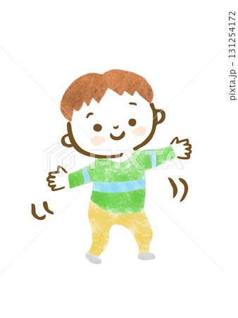 よちよち歩きの男の子の手描きイラスト 131254172