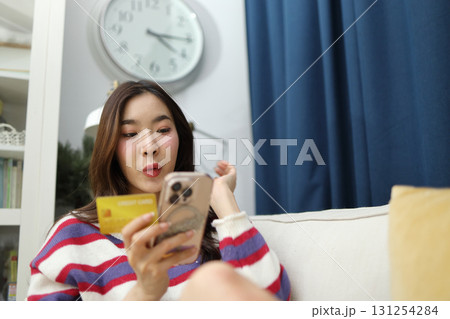 Shopping Online 131254284