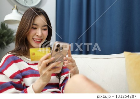 Shopping Online 131254287