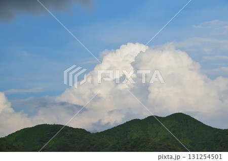 青空と白い雲、夏の雲、秋の雲 青空と白い雲、夏の雲、秋の雲 131254501