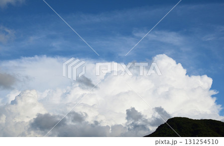 青空と白い雲、夏の雲、秋の雲 青空と白い雲、夏の雲、秋の雲 131254510