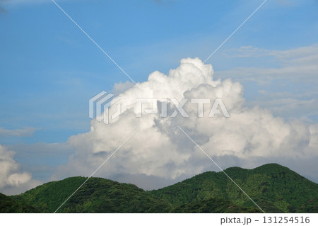 青空と白い雲、夏の雲、秋の雲 青空と白い雲、夏の雲、秋の雲 131254516