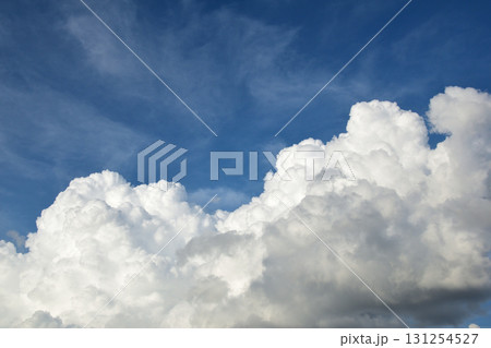 青空と白い雲、夏の雲、秋の雲 青空と白い雲、夏の雲、秋の雲 131254527