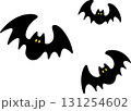 羽ばたいている3匹のコウモリ 131254602