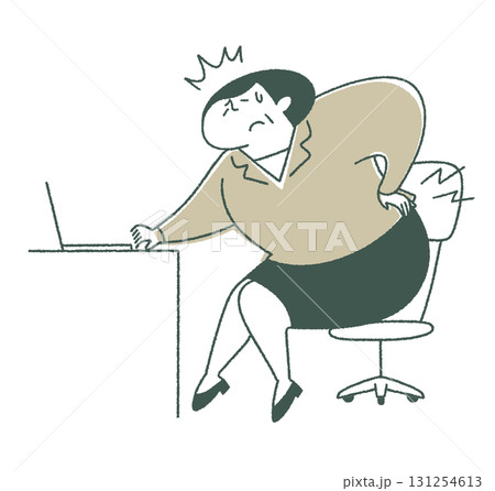 デスクワークで腰が痛い高齢女性_左向き 131254613