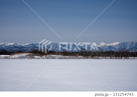 北海道中札内村 六花の森近くから望む日高山脈 131254743