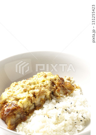 チキン南蛮丼を白背景で撮影 131255423