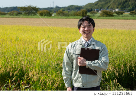 田んぼと職員 田んぼと職員 131255663
