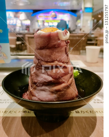 そびえ立つローストビーフ丼 131255797