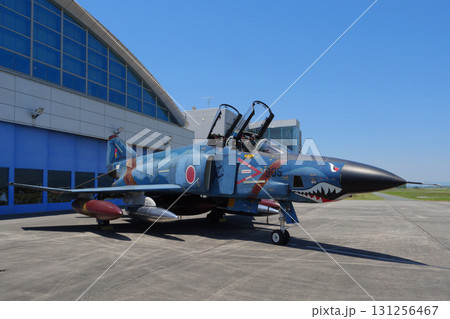 エプロンの航空自衛隊RF-4EファントムⅡ記念塗装機 エプロンの航空自衛隊RF-4EファントムⅡ記念塗装機 131256467