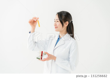ビジネス　白衣の女性　研究員 131256682