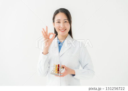 ビジネス 白衣の女性 研究員 OK ビジネス 白衣の女性 研究員 OK 131256722