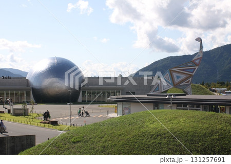 巨大な球体型のオブジェ福井県恐竜博物館 131257691
