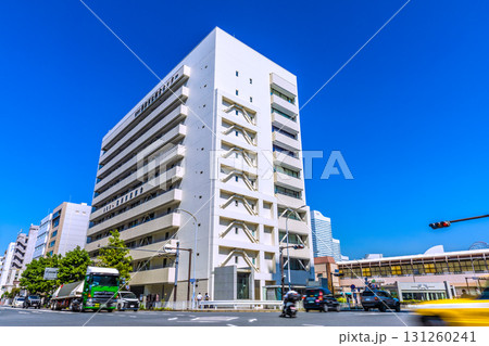 日本の横浜都市景観9月26日。桜木町駅や健康福祉総合センター、新横浜通り、花咲町二丁目交差点など… 131260241