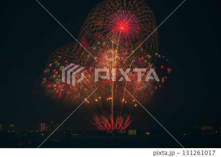 浜松市の弁天島花火大会の風景(静岡県) 浜松市の弁天島花火大会の風景(静岡県) 131261017
