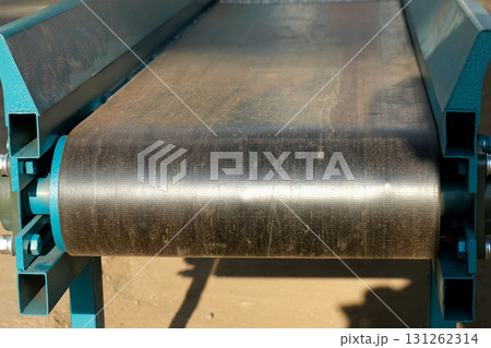 Empty conveyor belt for transportation products on assembly line on factory. 131262314