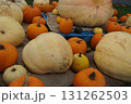 咲き始めたバラの花とハロイン 131262503
