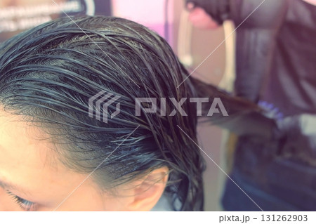 Application of keratin to the hair with a brush. Strengthening the hair with keratin. Application of keratin to the hair with a brush. Strengthening the hair with keratin. 131262903