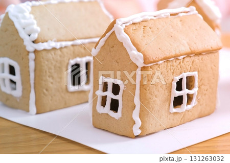 Make windows from sugar sweet icing on gingerbread house. Cooking homemade gingerbread house. 131263032