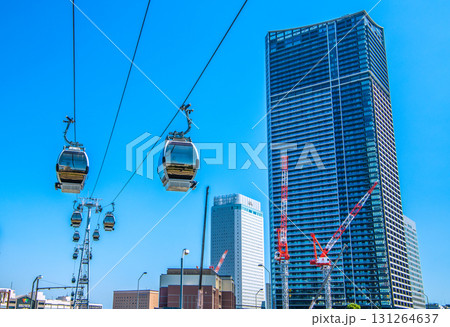 日本の横浜都市景観9月26日。桜木町駅前のロープウェイや「ザ・タワー横浜北仲」前のクレーンなどを望 131264637